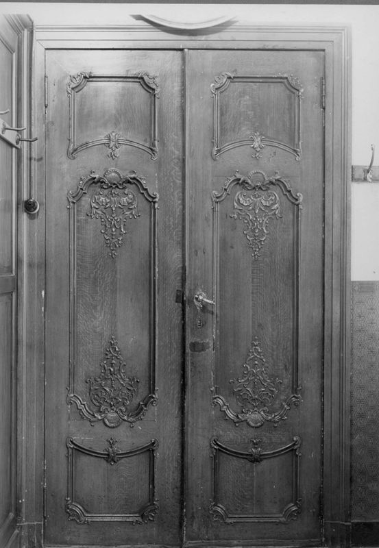porte à deux battants / Couvent des Révérends Pères Jésuites