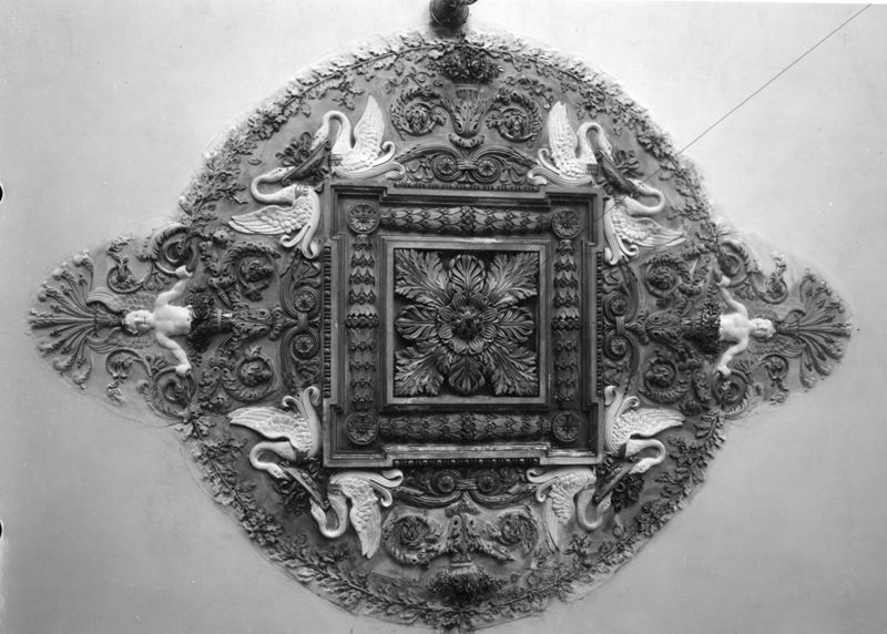 Motif central du plafond