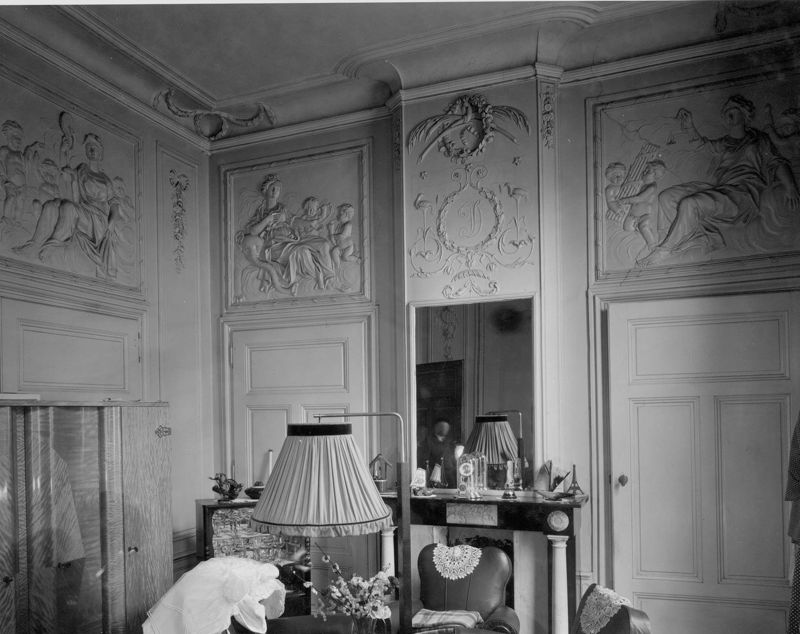 Monogramme J.D. et couronnes