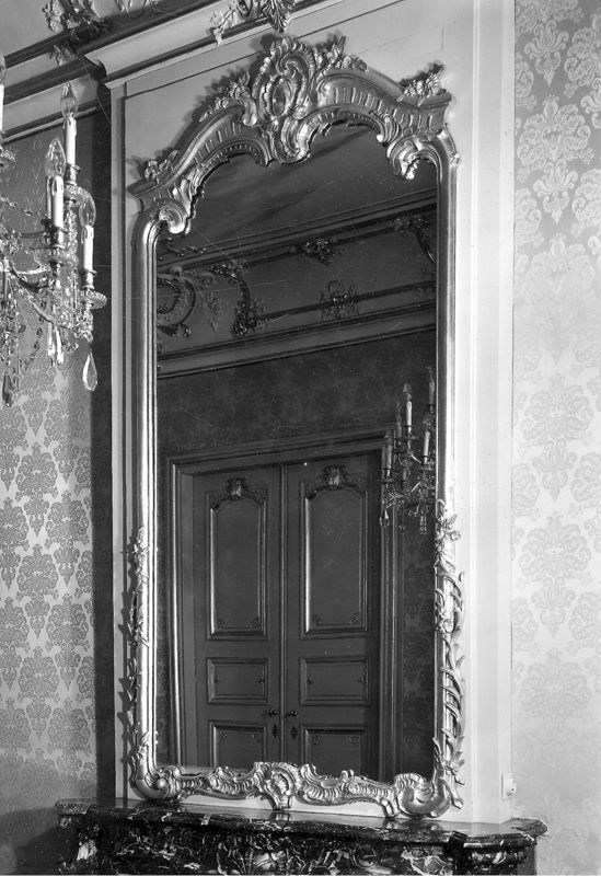 miroir / Palais du Gouvernement Provincial[ancien Palais des Princes-Evêques]