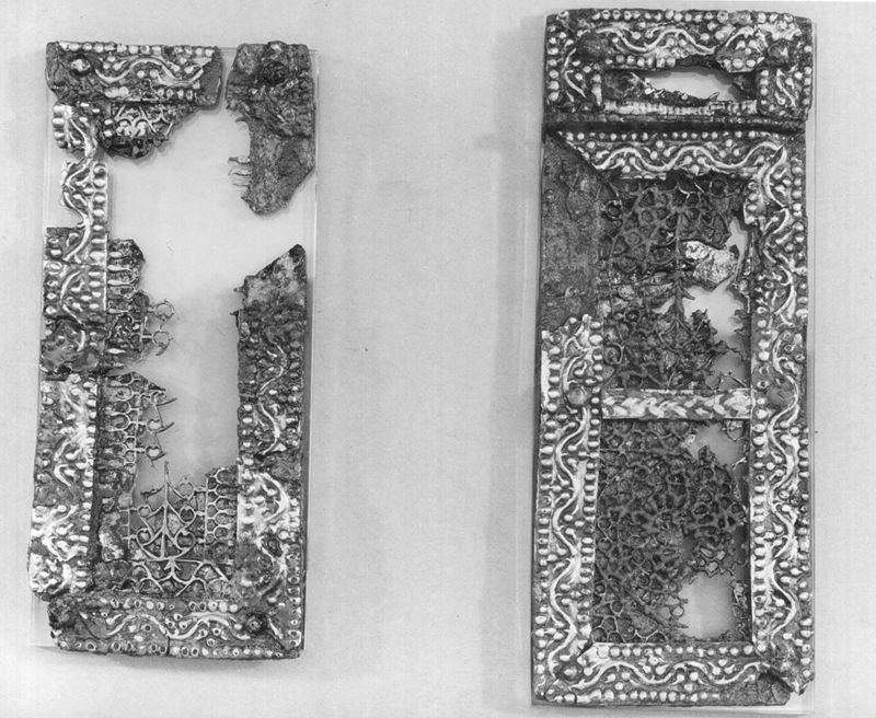 Quatre appliques de harnais