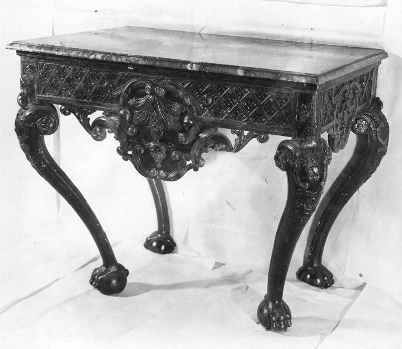 console[table] / Musée d'Ansembourg