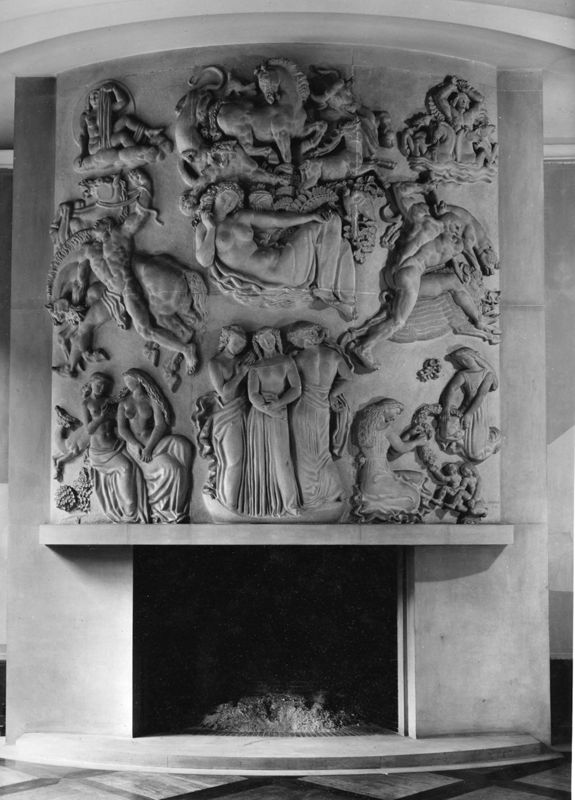 Cheminée ornée de diverses figures allégoriques
