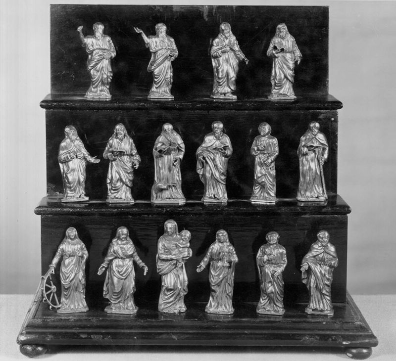 Seize saints personnages
