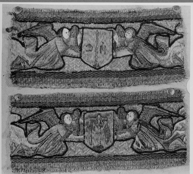 Anges avec écussons et instruments de la Passion