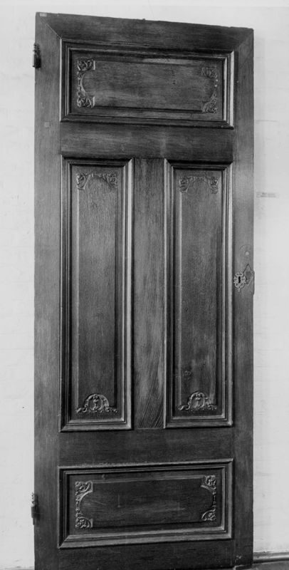 porte à un battant / Musée Curtius