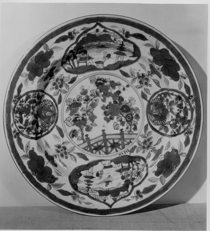 plat / Musée Curtius