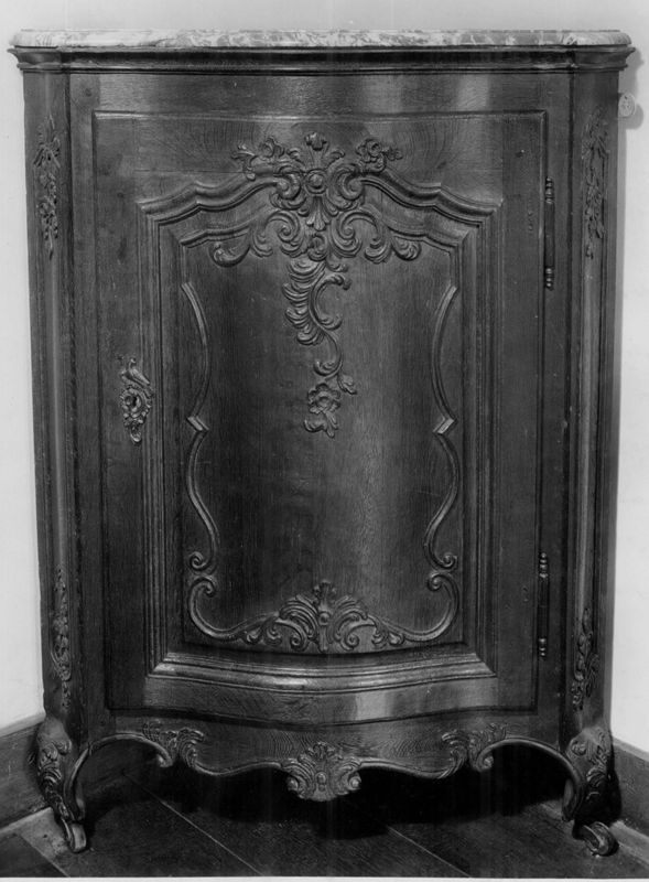 encoignure[meuble] / Musée Curtius