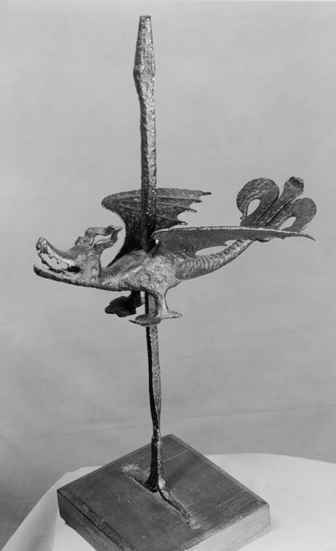 Dragon ailé formant épi de toiture
