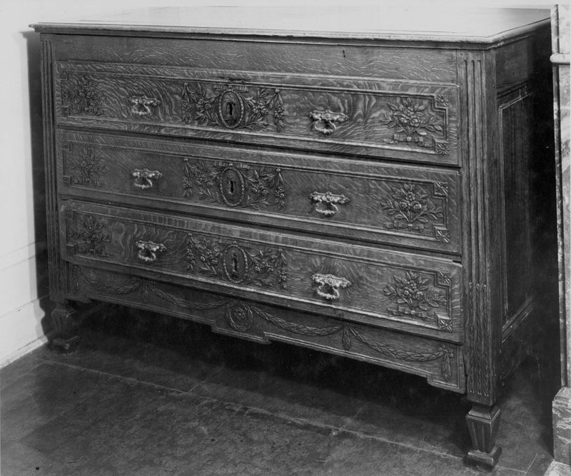 commode[meuble] / Couvent des Soeurs de Saint-Charles Borromée-Clinique Saint Joseph