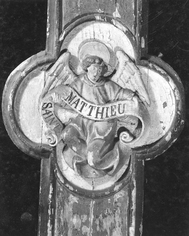 Calvaire de Lesve: Croix avec les attributs des quatre évangélistes