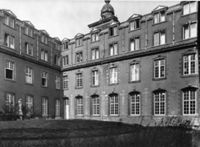B183869