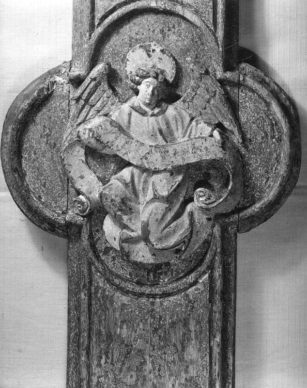 Calvaire de Lesve: Croix avec les attributs des quatre évangélistes