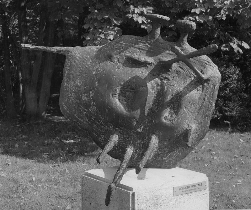 Twee zittende figuren