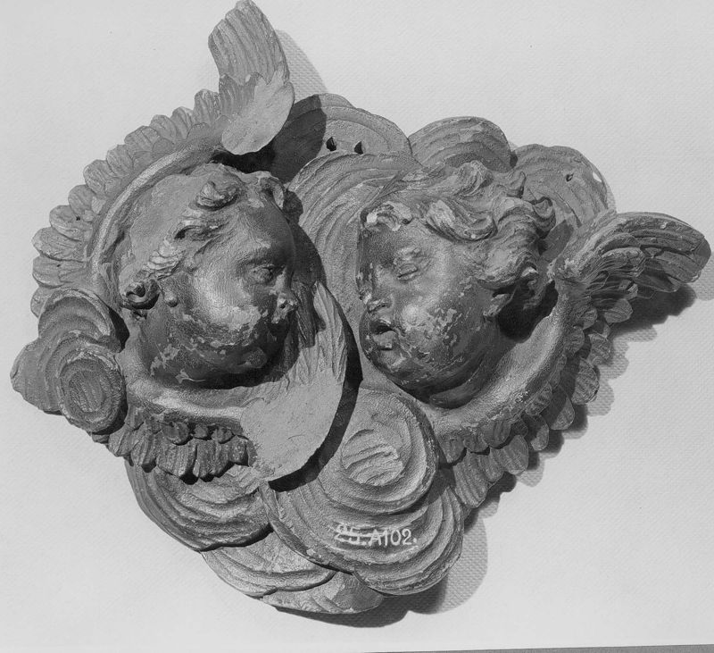 Twee cherubs met wolken
