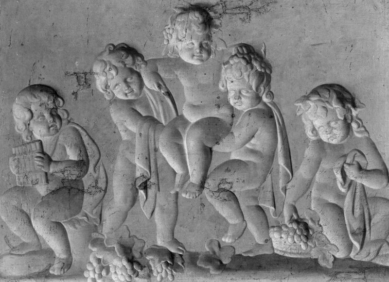 Groep van vijf spelende putti