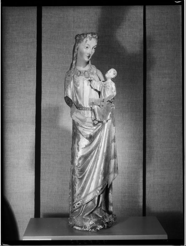 Vierge à l'Enfant écrasant le démon