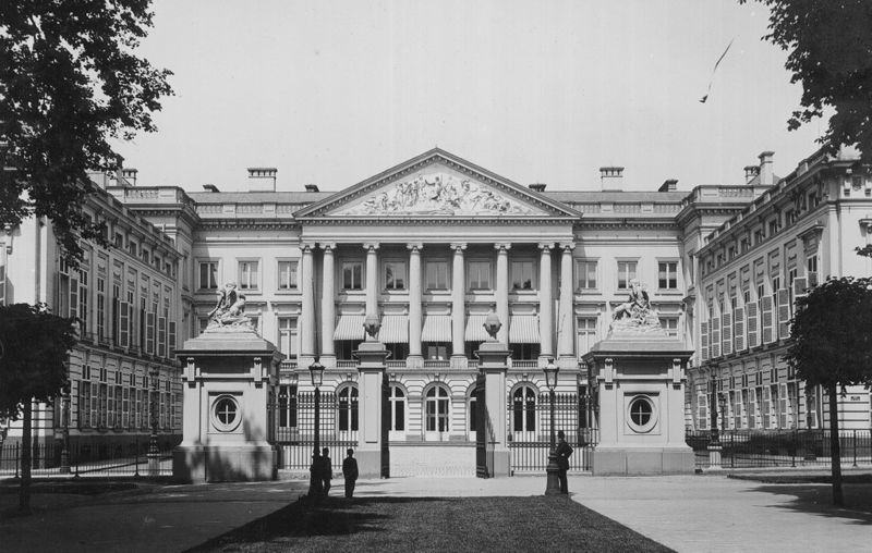 Paleis der Natie (met de Senaat en de Kamer van Volksvertegenwoordigers) - voormalig Paleis van de Raad van Brabant