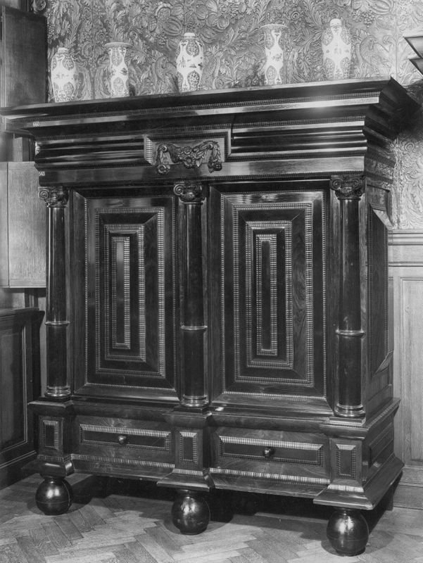 armoire / Museum Mayer van den Bergh