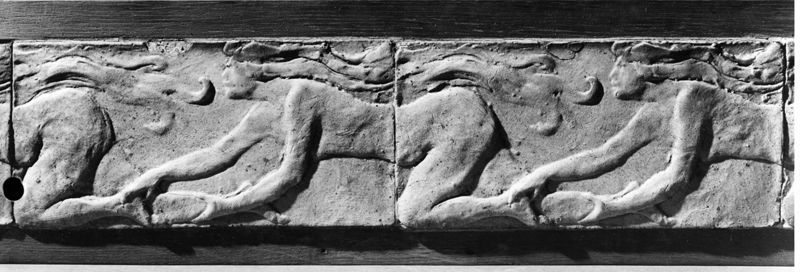 Femmes nues accroupies (frise composée de six carreaux)