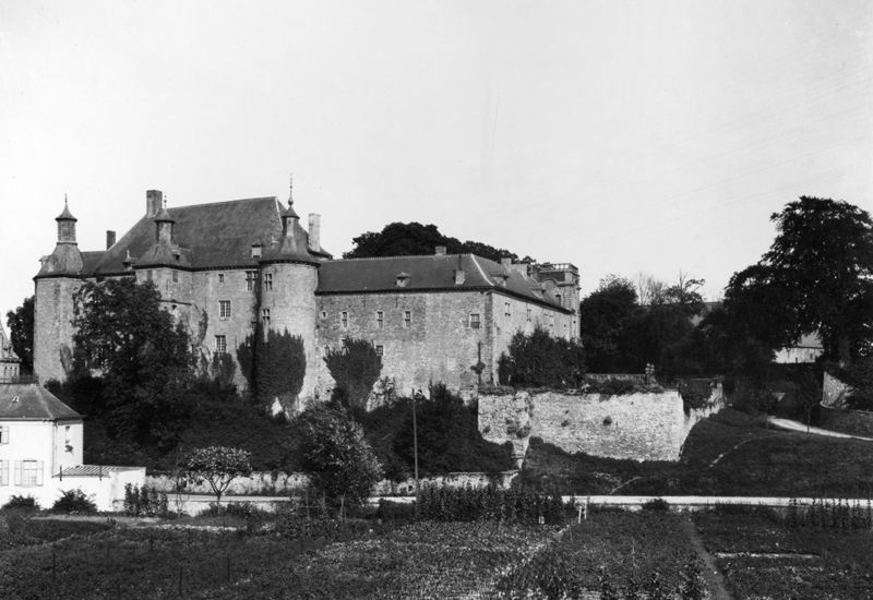 château fort / Château fort et musée d'art[Fondation van der Burch]