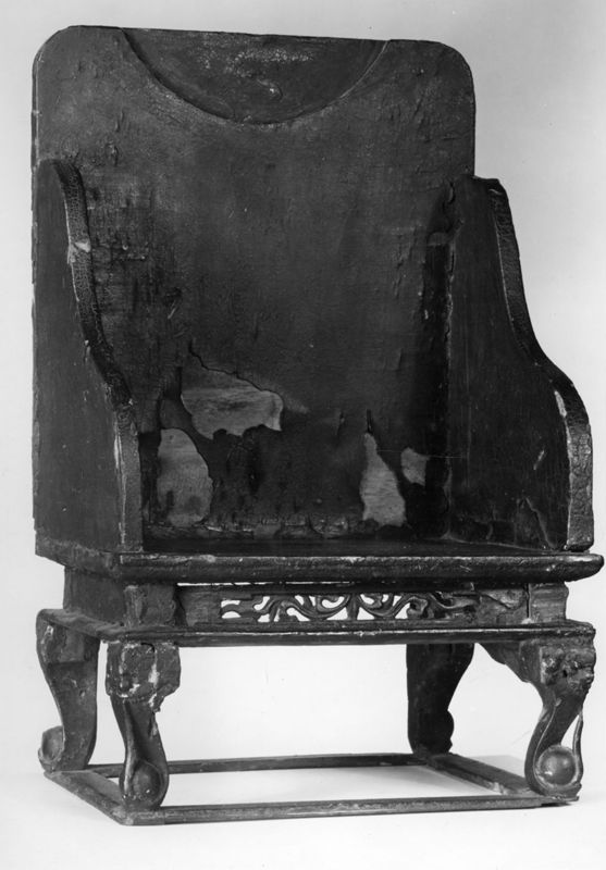 Siège à une statuette