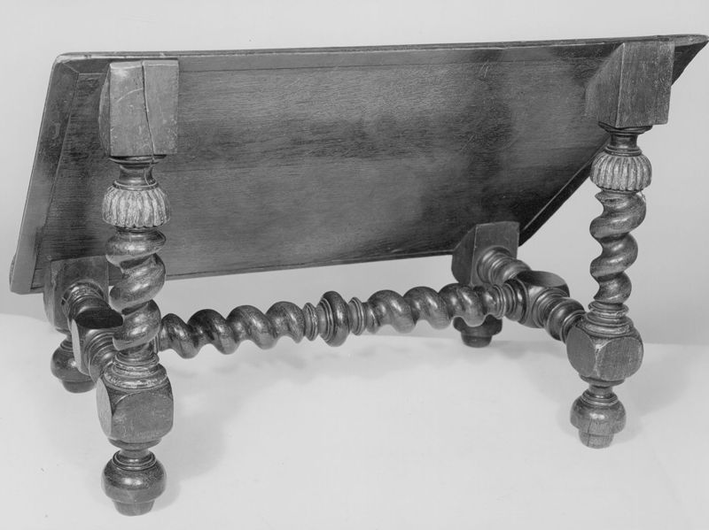pupitre / Museum Mayer van den Bergh