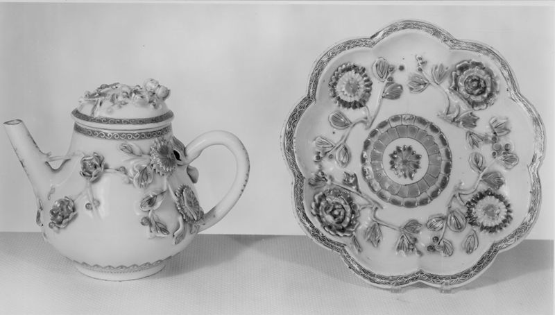 Theepot met onderschotel