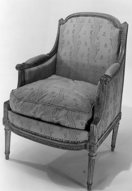 Fauteuil type "bergère"