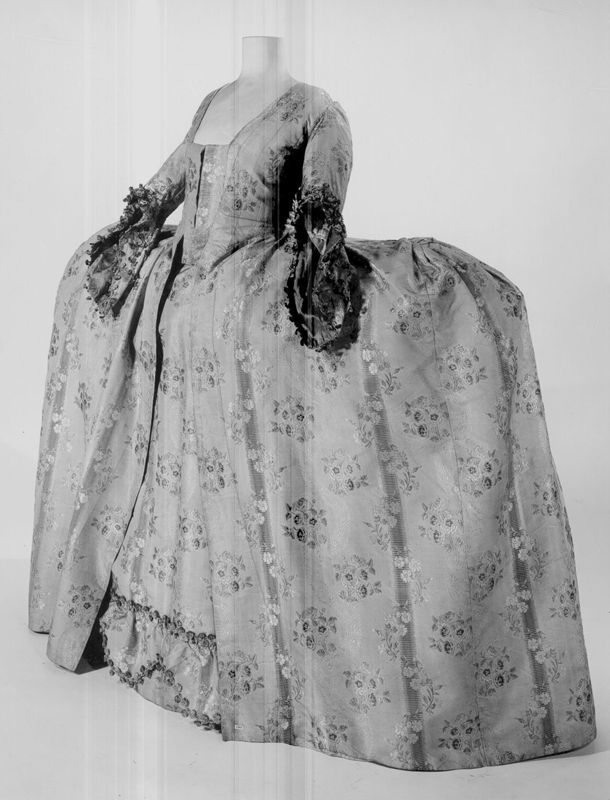 robe / Musées Royaux d'Art et d'Histoire