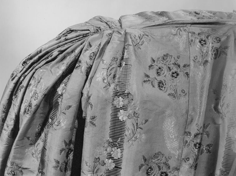 robe / Musées Royaux d'Art et d'Histoire