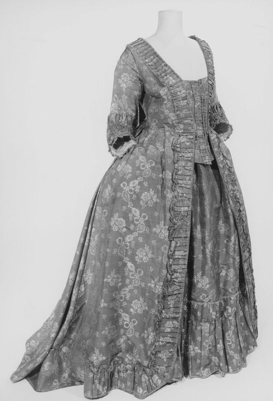 robe / Musées Royaux d'Art et d'Histoire
