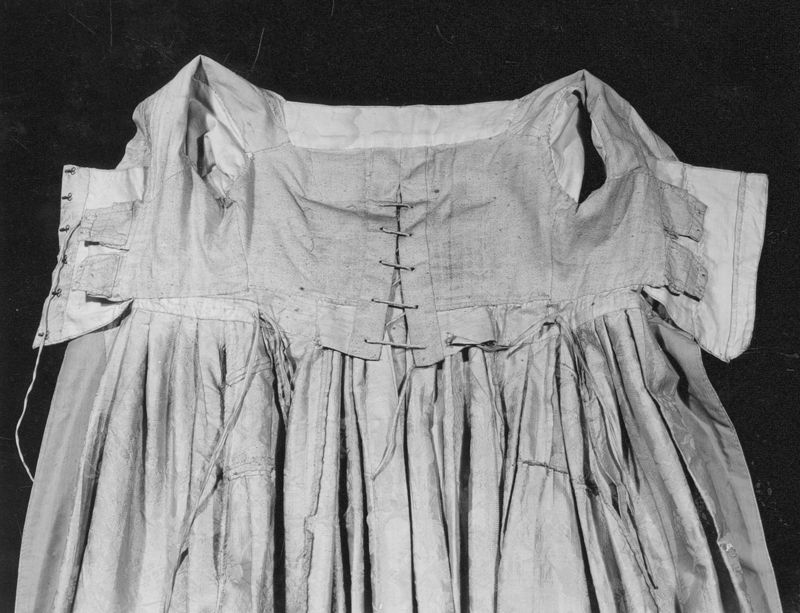 robe / Musées Royaux d'Art et d'Histoire