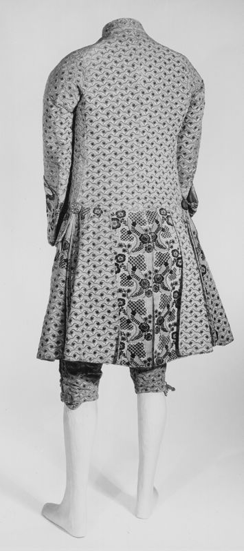 costume / Musées Royaux d'Art et d'Histoire