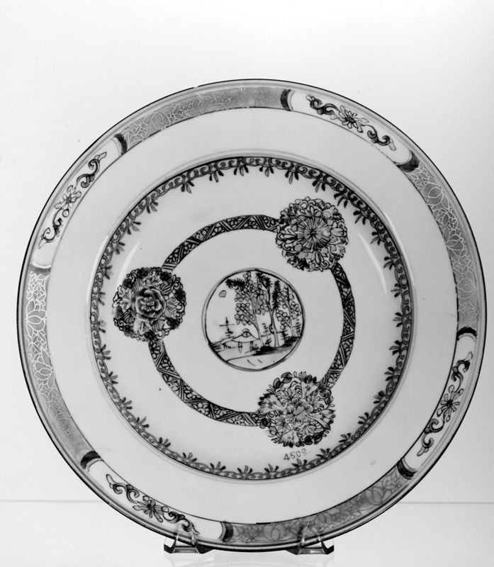 assiette / Musées Royaux d'Art et d'Histoire