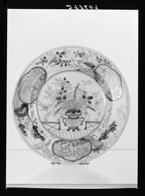 assiette / Musées Royaux d'Art et d'Histoire