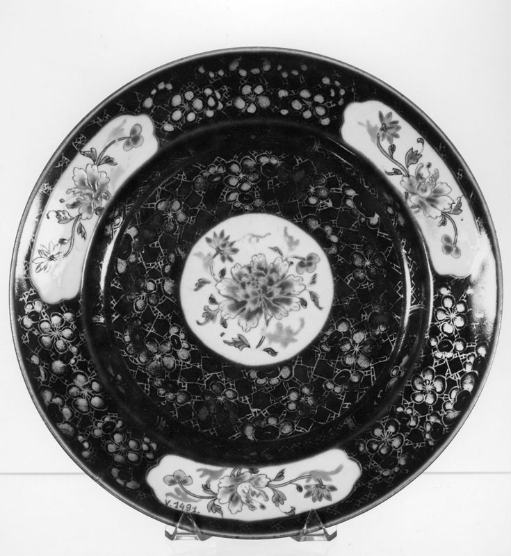 assiette / Musées Royaux d'Art et d'Histoire