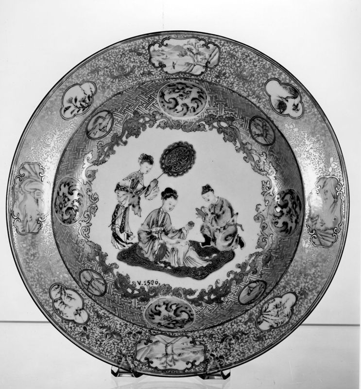 assiette / Musées Royaux d'Art et d'Histoire