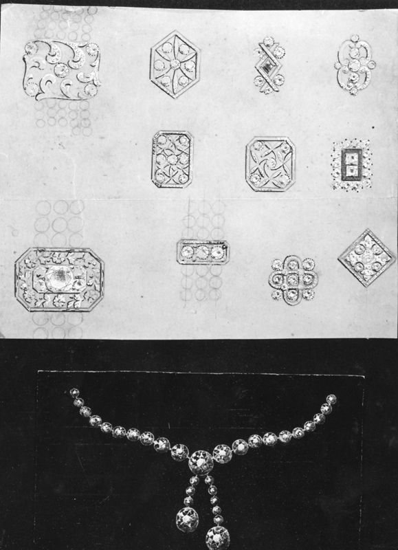 Deux dessins avec projets de décorations diverses et section de collier