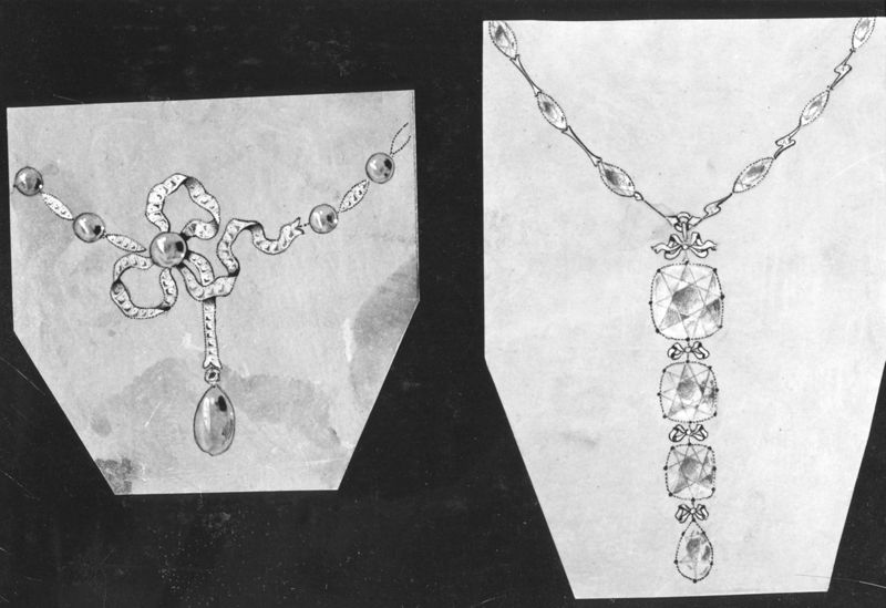 Deux projets de bijoux :éléments décoratifs pour colliers