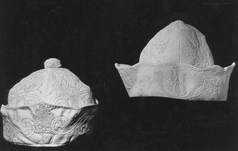 bonnet[couvre-chef] / Musées Royaux d'Art et d'Histoire