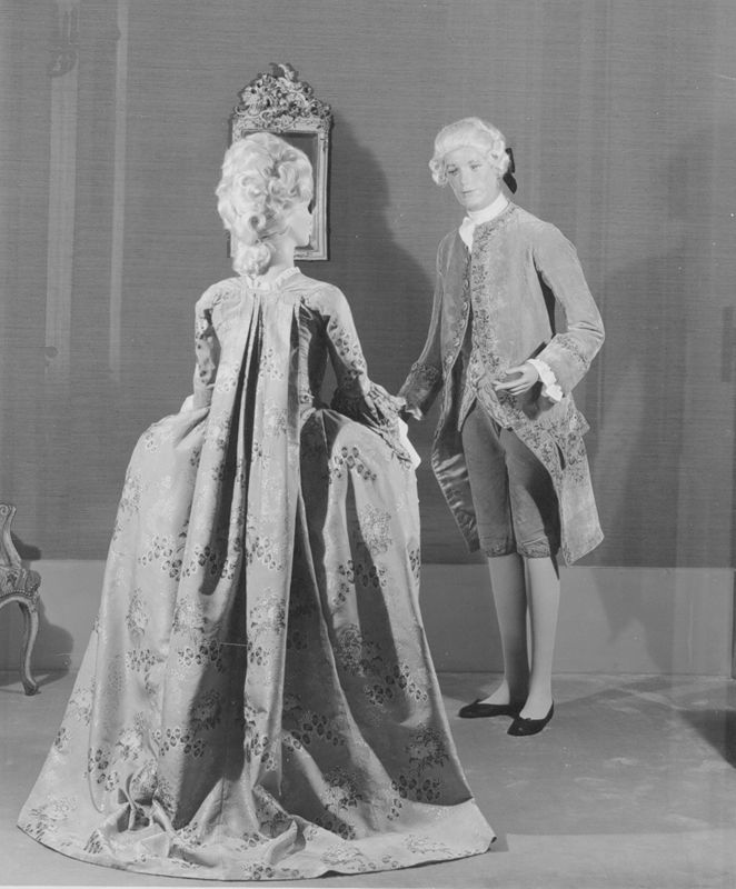 robe / Musées Royaux d'Art et d'Histoire