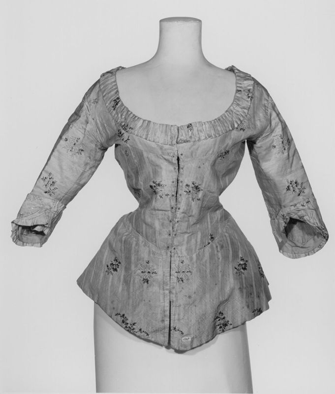 vêtement féminin / Musées Royaux d'Art et d'Histoire