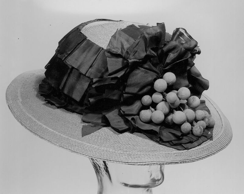 chapeau de paille / Musées Royaux d'Art et d'Histoire