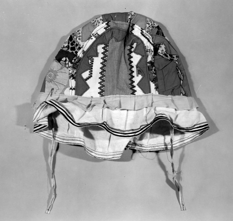 bonnet[couvre-chef] / Musées Royaux d'Art et d'Histoire