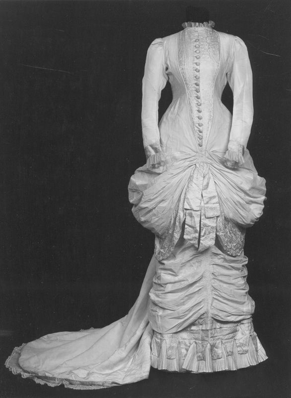 robe de mariée / Musées Royaux d'Art et d'Histoire