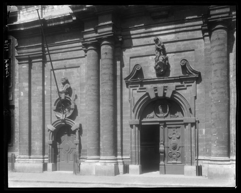 église paroissiale / Kerk O.L.Vrouw van Hanswijk
