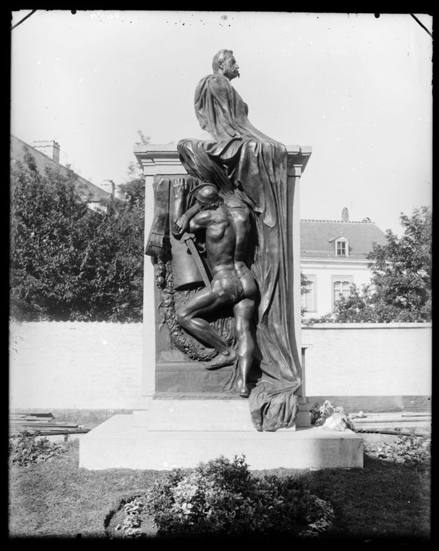Monument à Jules de Burlet