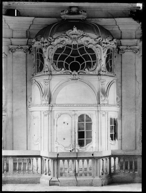 tambour de porte / Château de la Motte