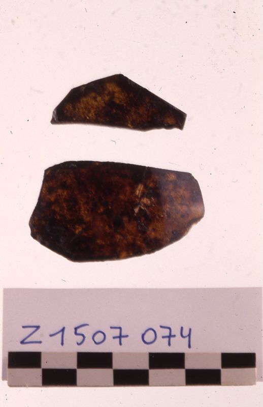 fragment de bordure d'un gobelet (?) verdâtre